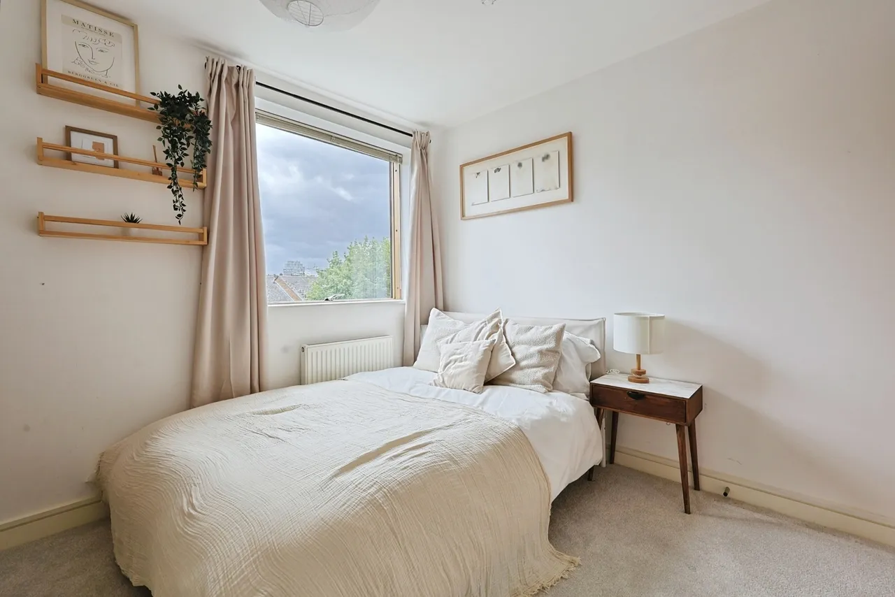 Plough Road, London, SW11, photo 20