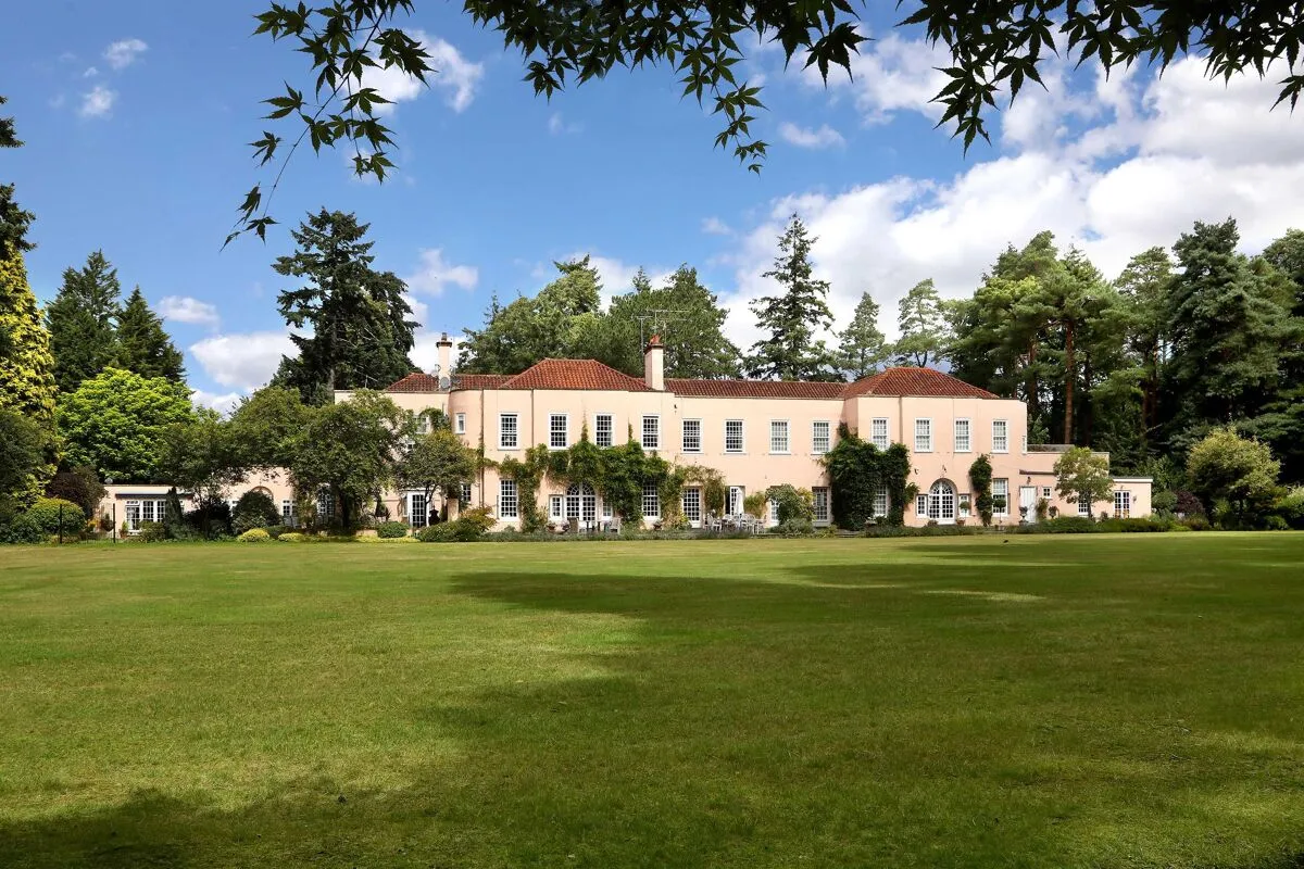 3 bed flat to rent, London Road, Sunningdale, SL5