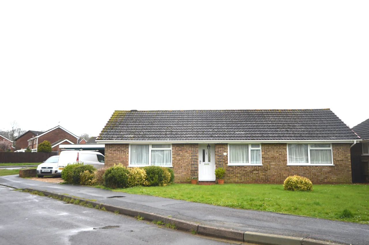 3 bed house to rent — Meadow Avenue, FORDINGBRIDGE