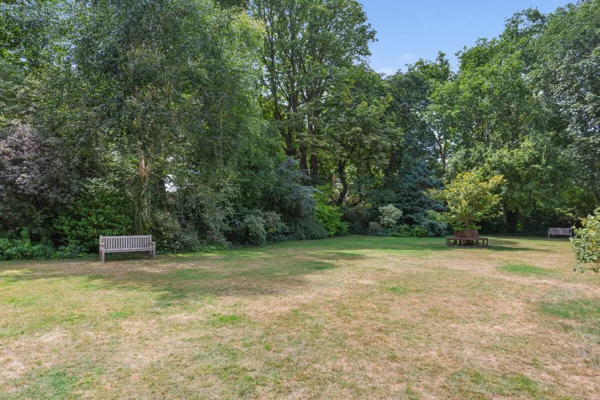 3 bed flat for sale, Airlie Gardens, London, W8