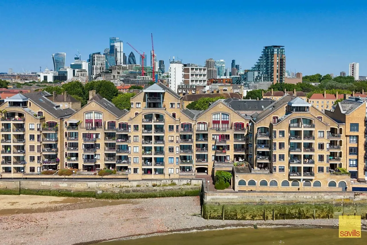 2 bed flat for sale — Wapping High Street, London, E1W 3PH