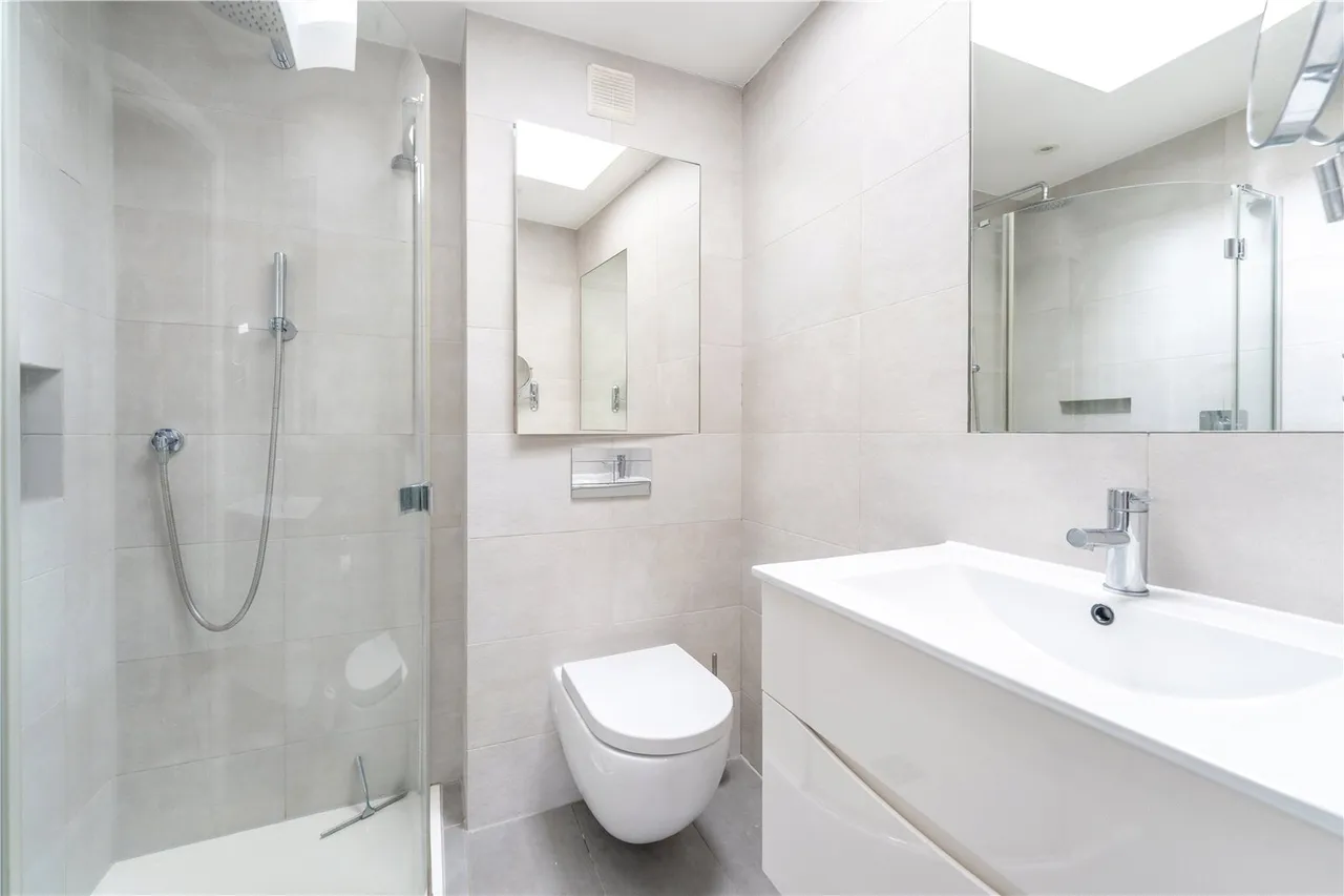 Nightingale Road, Hampton, TW12 3HZ, photo 13