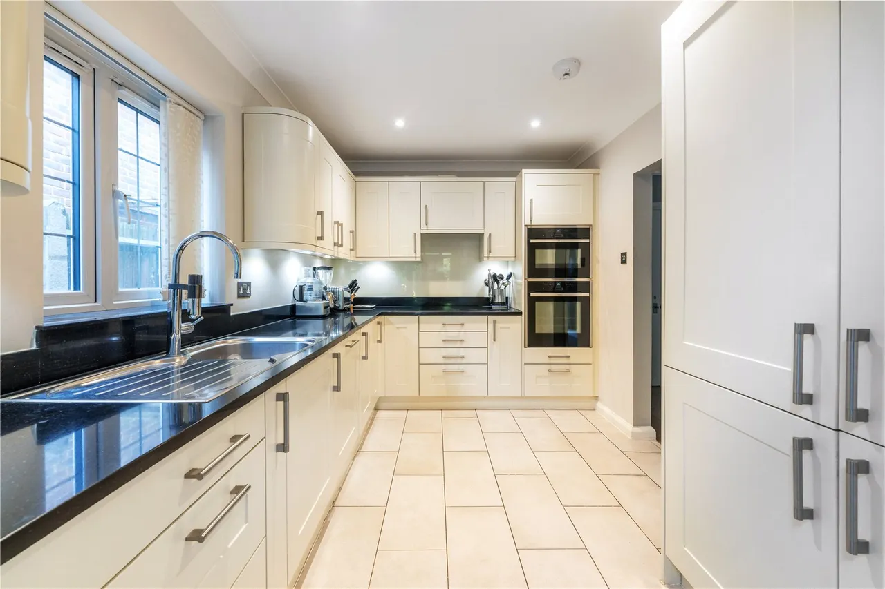 Nightingale Road, Hampton, TW12 3HZ, photo 9