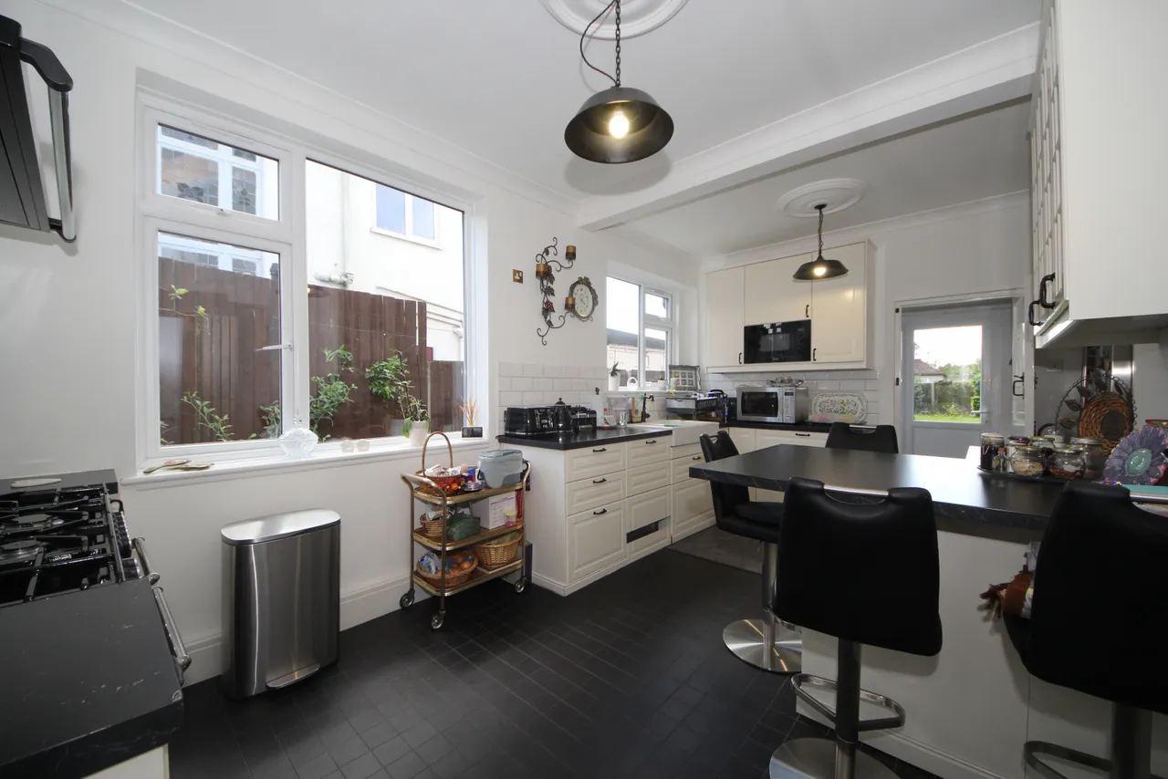 Ridge Avenue, Winchmore Hill N21, photo 12
