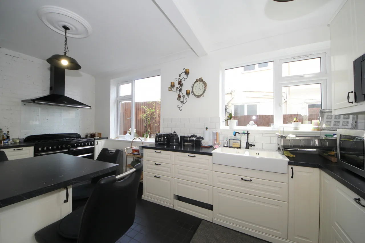 Ridge Avenue, Winchmore Hill N21, photo 11