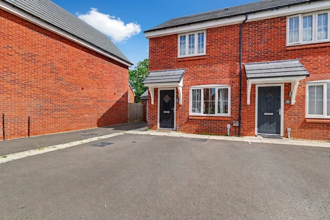 Abbots Drive, Oadby, LE2, photo 3