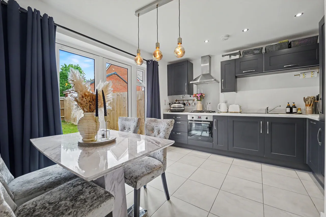 2 bed house for sale — Abbots Drive, Oadby, LE2
