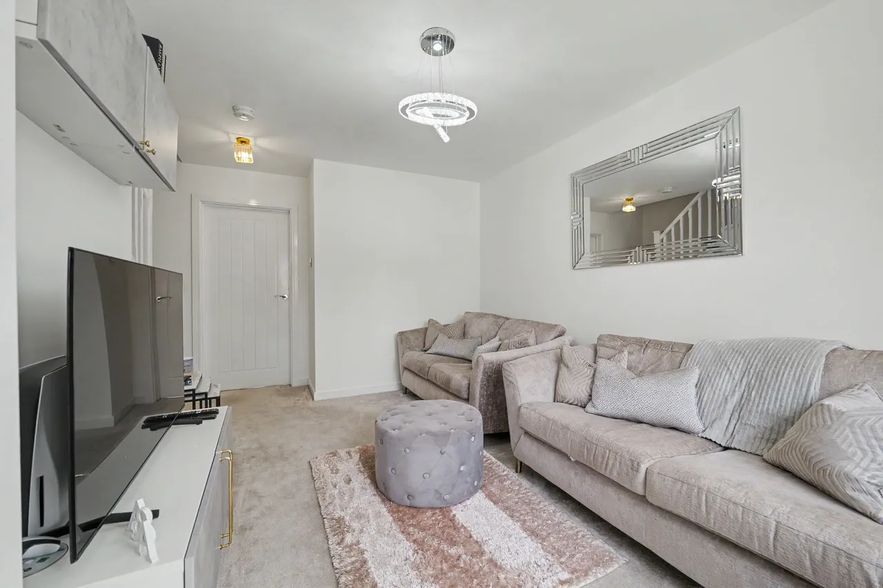 Abbots Drive, Oadby, LE2, photo 2
