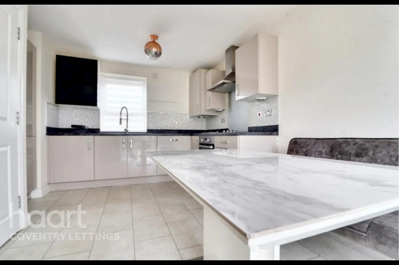 Queen Elizabeth Road, CV10, photo 5