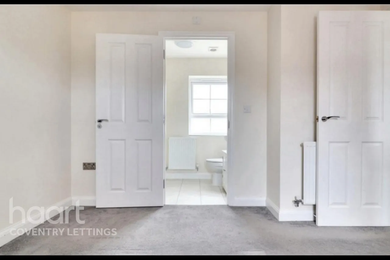 Queen Elizabeth Road, CV10, photo 10