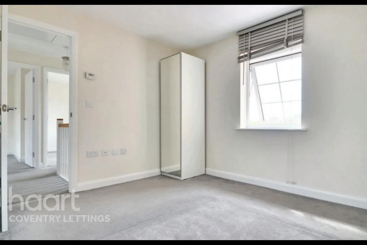Queen Elizabeth Road, CV10, photo 12