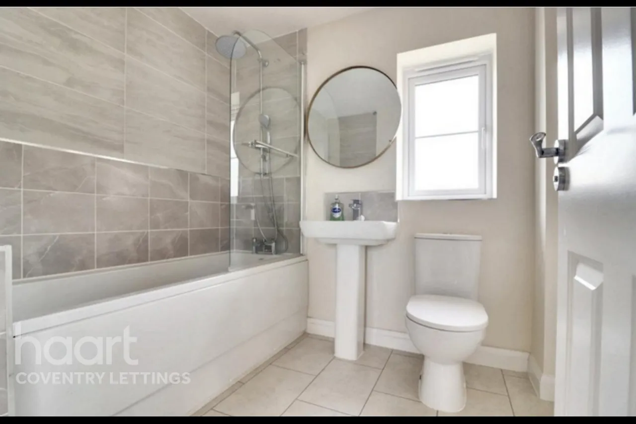 Queen Elizabeth Road, CV10, photo 8