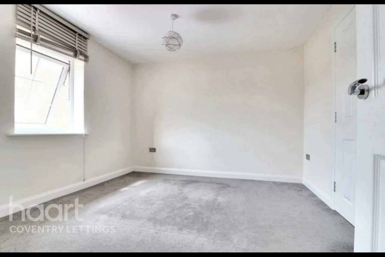 Queen Elizabeth Road, CV10, photo 9