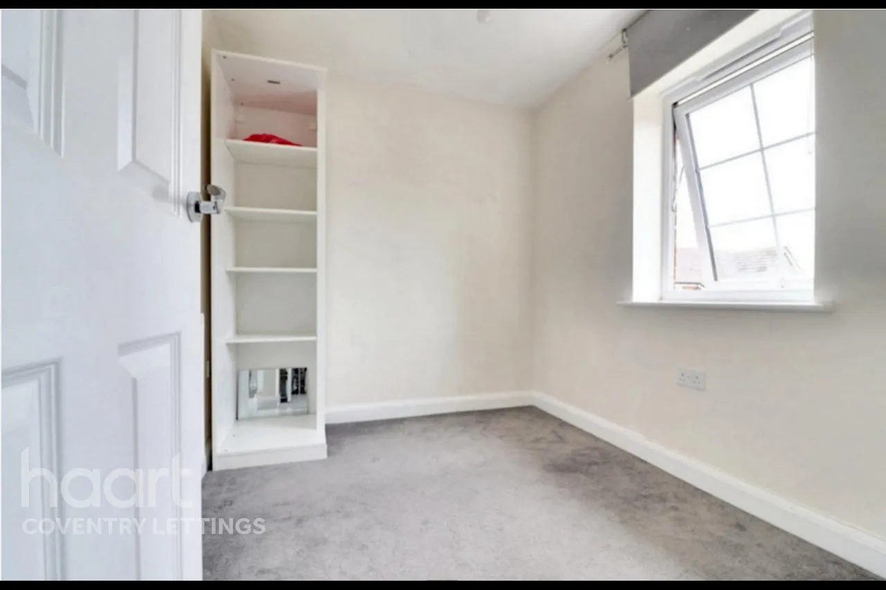 Queen Elizabeth Road, CV10, photo 6