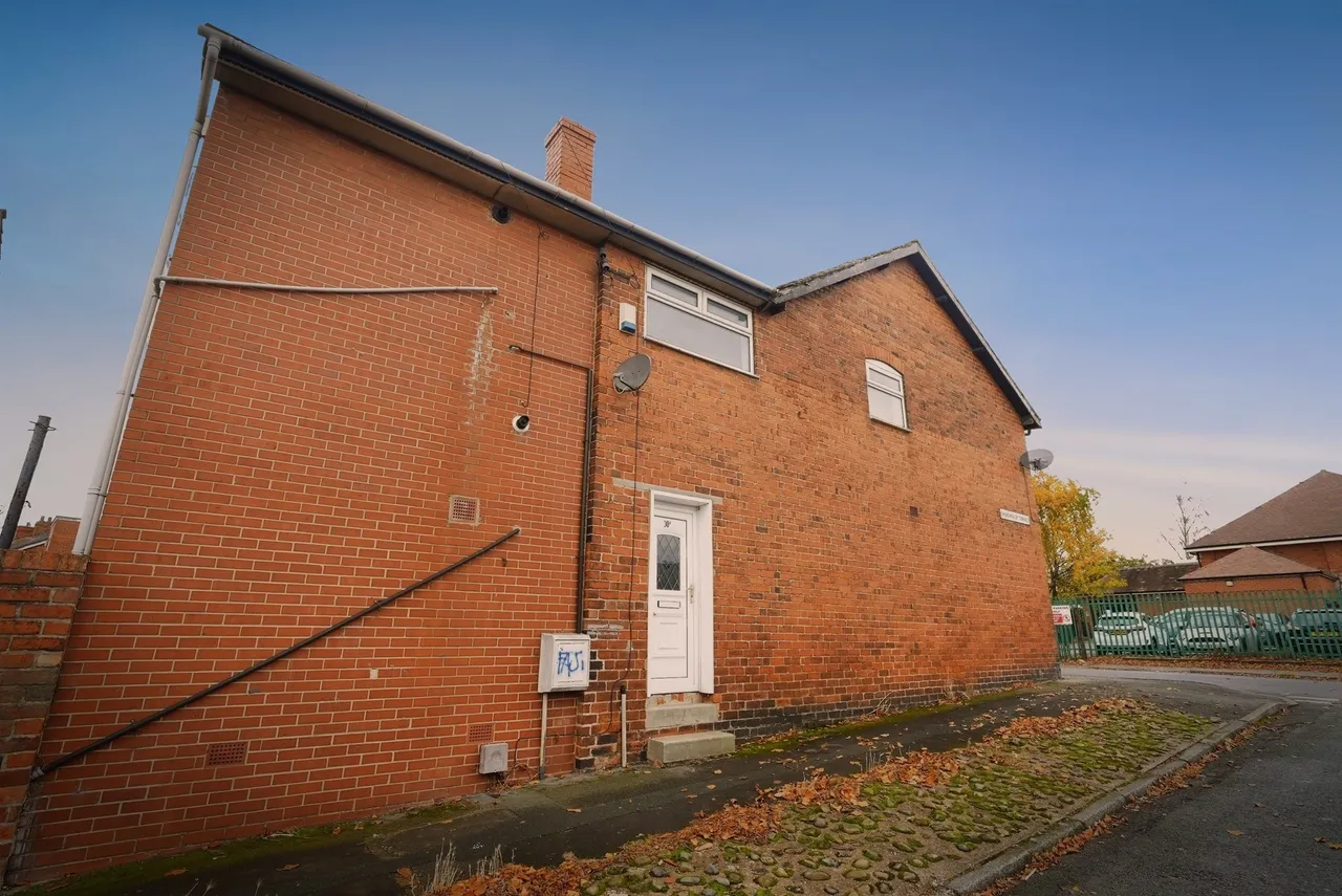 2 bed flat for sale, Church Street, Cudworth, S72