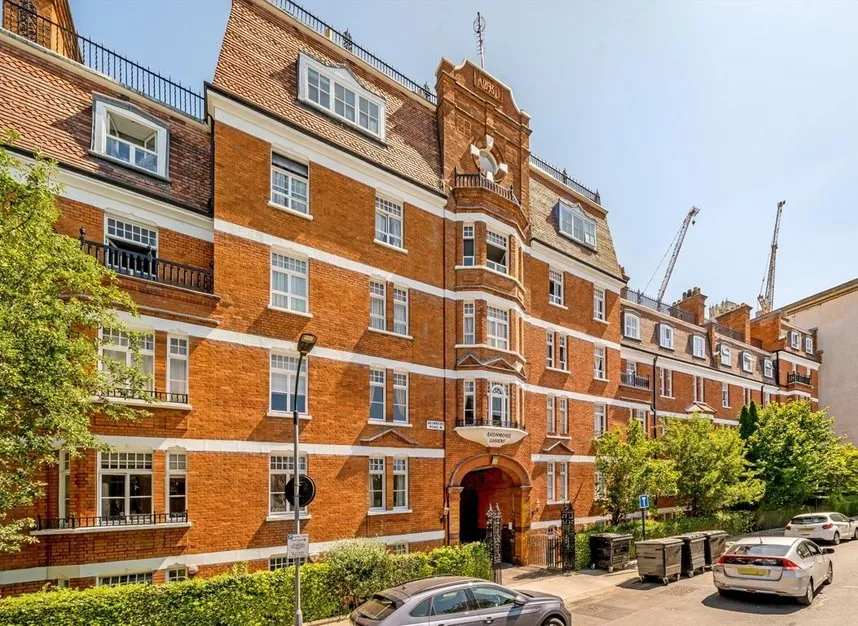 2 bed flat to rent, Avonmore Gardens, West Kensington, W14