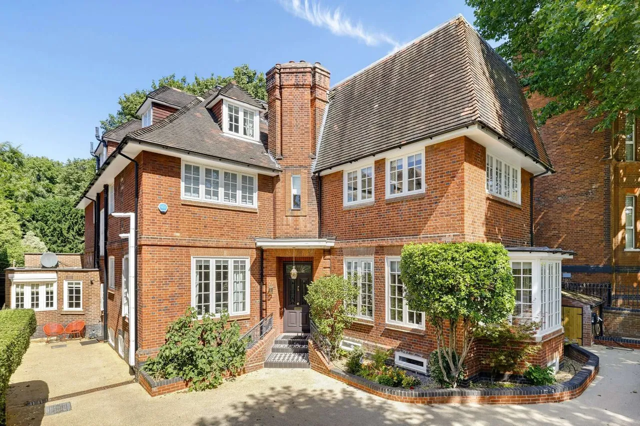 6 bed house to rent, Frognal Lane, London, NW3