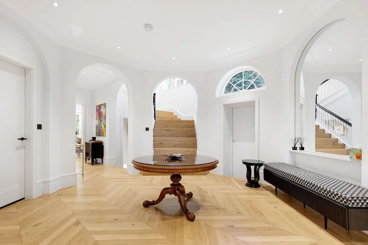 Frognal Lane, London, NW3, photo 3
