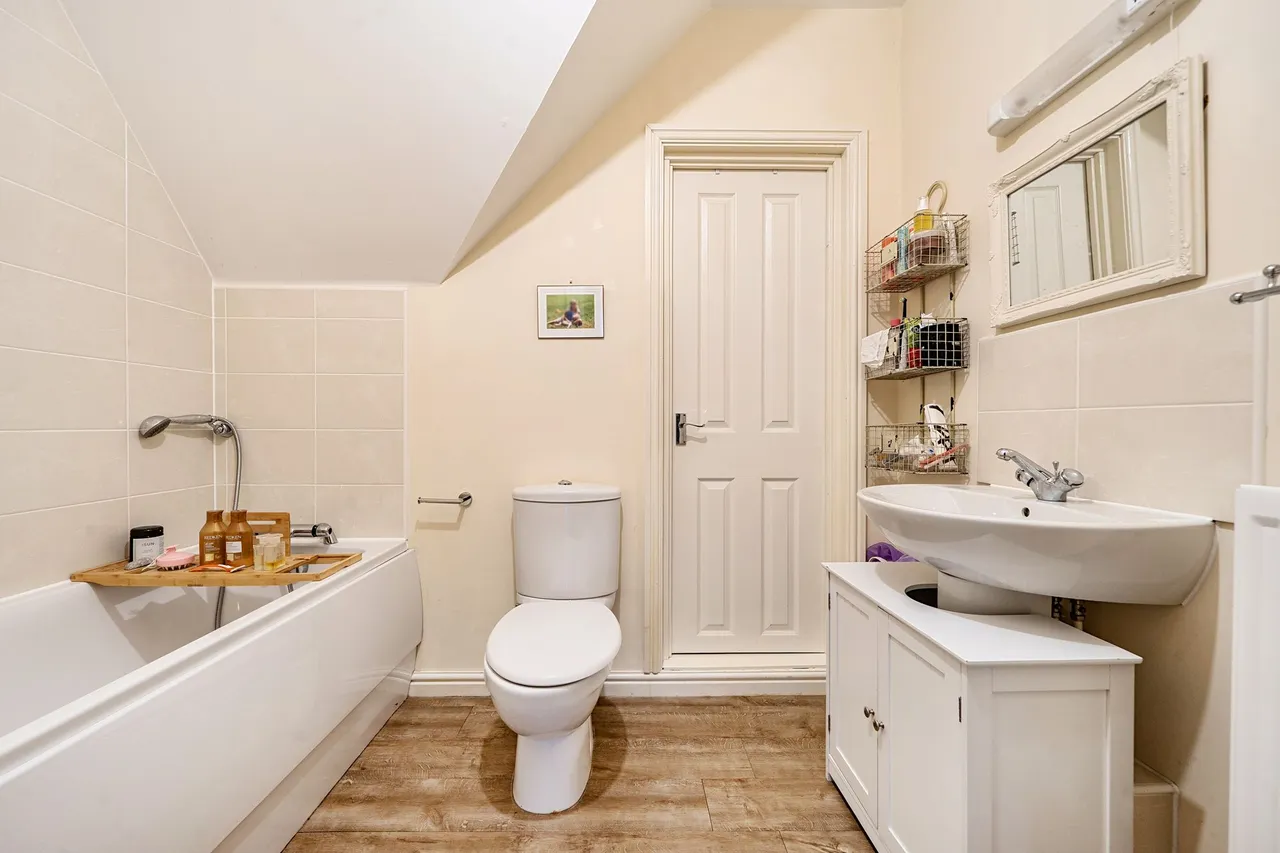 Meadowlands Drive, Haslemere, GU27, photo 11