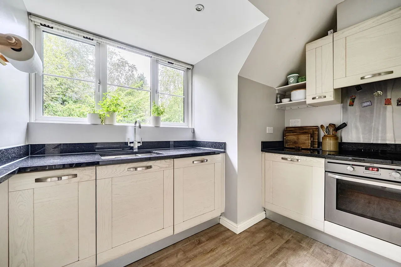 Meadowlands Drive, Haslemere, GU27, photo 4