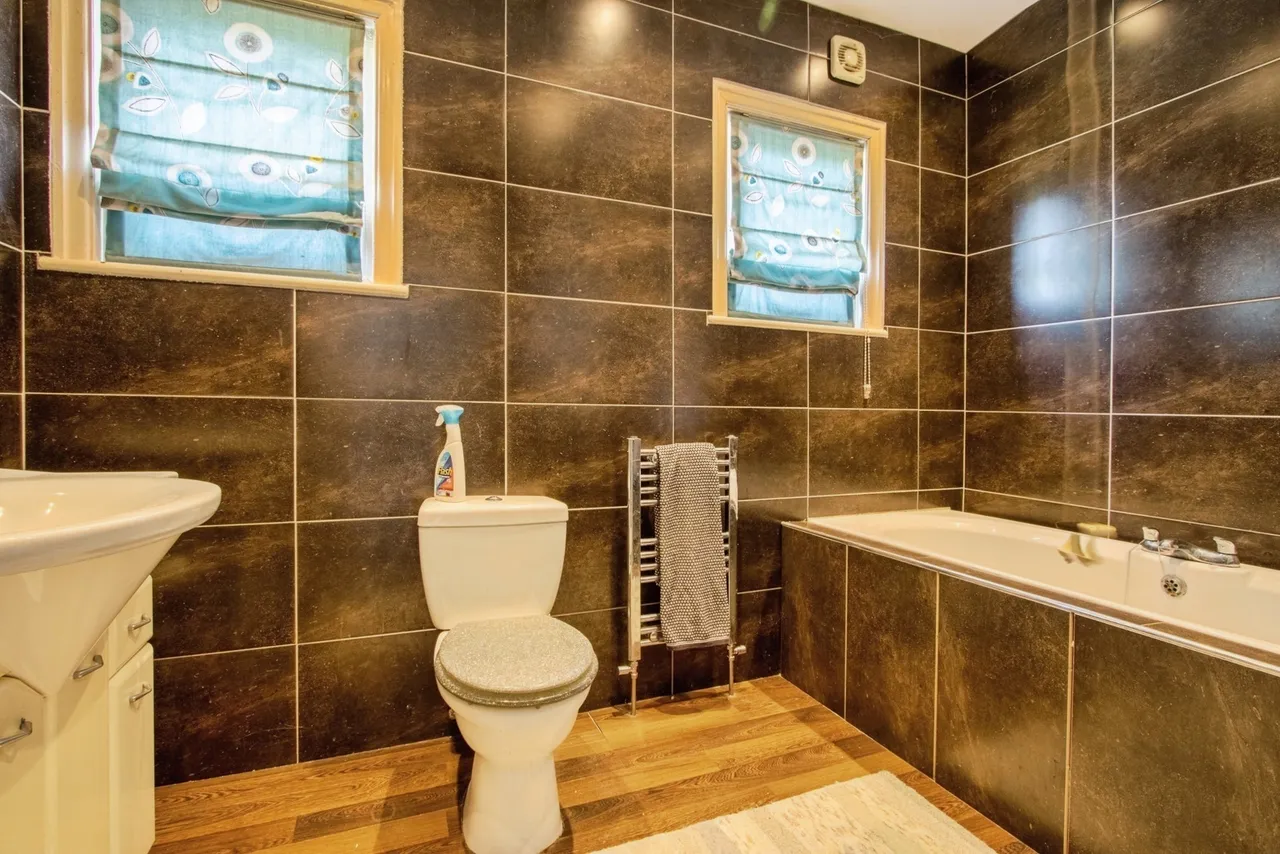 Thornes Lane, Wakefield, West Yorkshire, WF2, photo 20