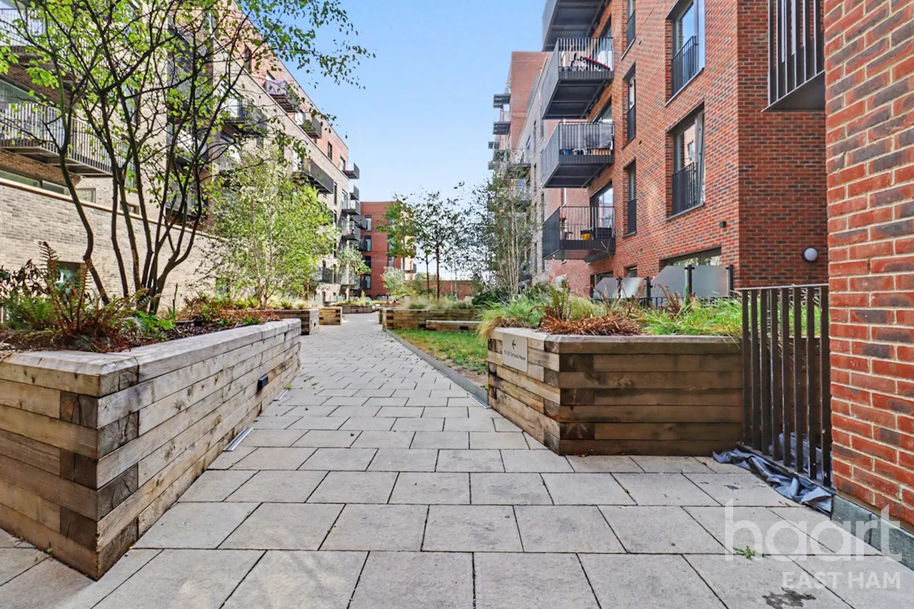 Ron Leighton Way, London, E6, photo 8