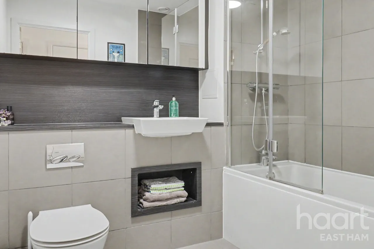Ron Leighton Way, London, E6, photo 5