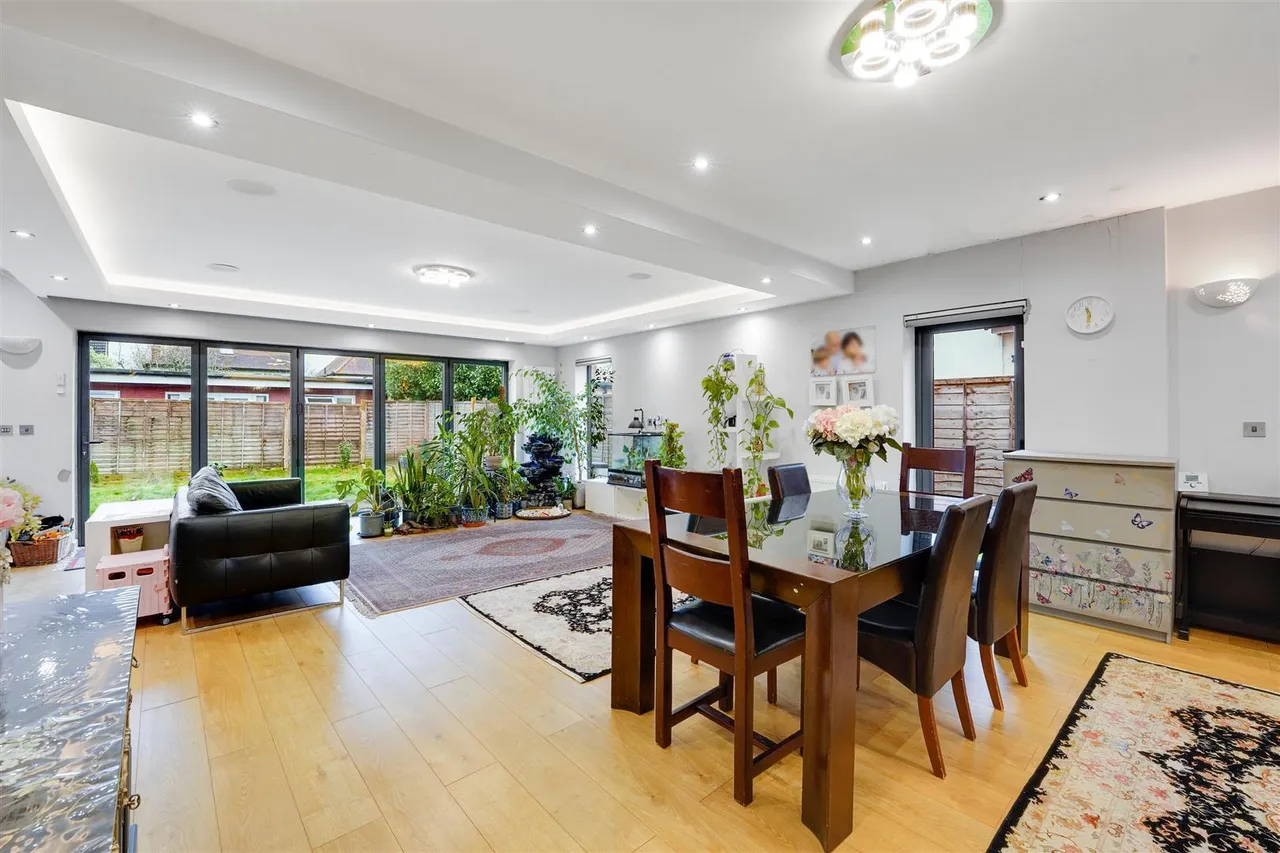 Old Farm Road, Hampton, TW12, photo 5