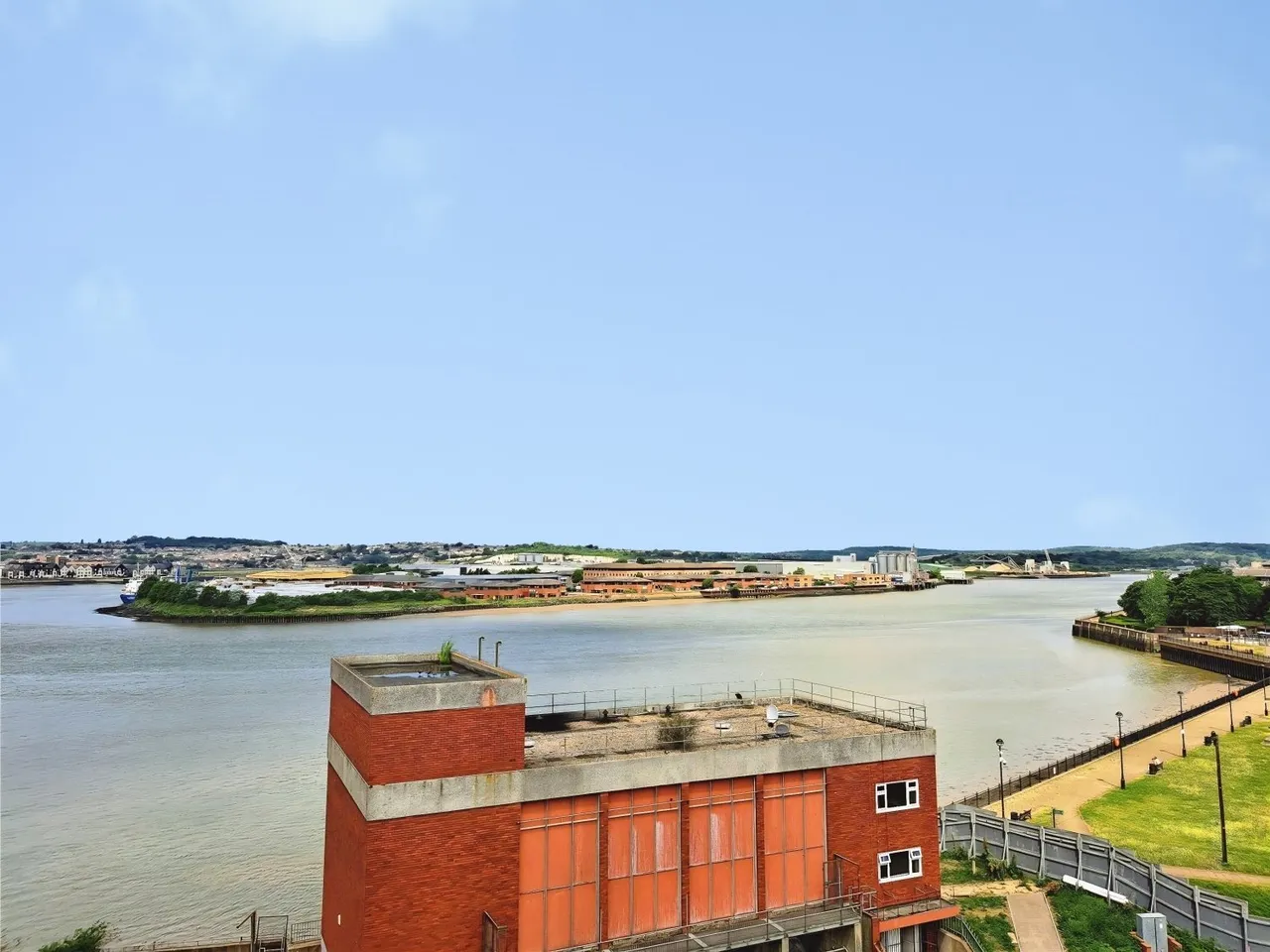 2 bed flat to rent — 4 Medway Street, Chatham, ME4