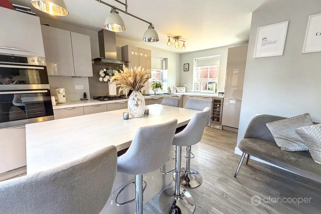 Flower Garden Drive, St James' Gate, CV10, photo 9
