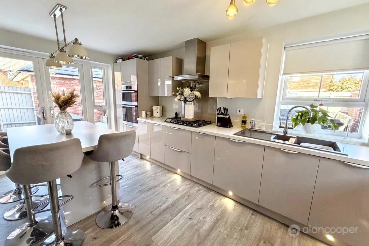 Flower Garden Drive, St James' Gate, CV10, photo 7