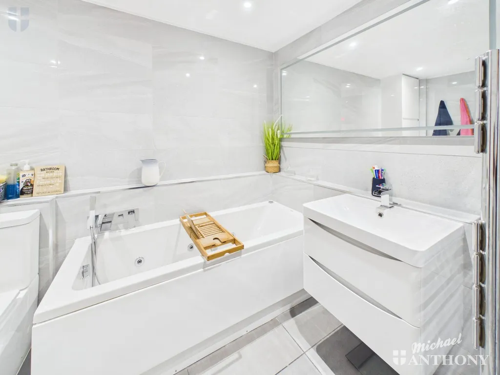 Somerville Way, Aylesbury, HP19, photo 11