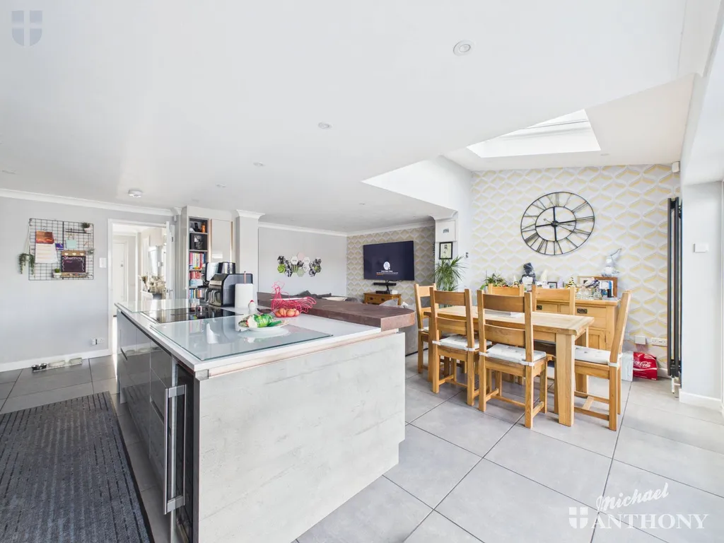 Somerville Way, Aylesbury, HP19, photo 14