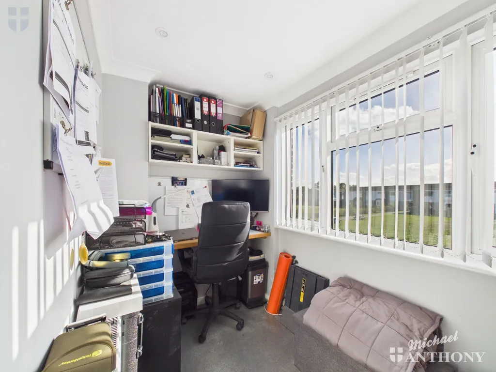 Somerville Way, Aylesbury, HP19, photo 10