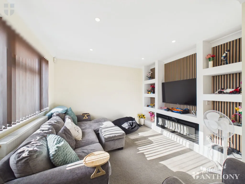 Somerville Way, Aylesbury, HP19, photo 4
