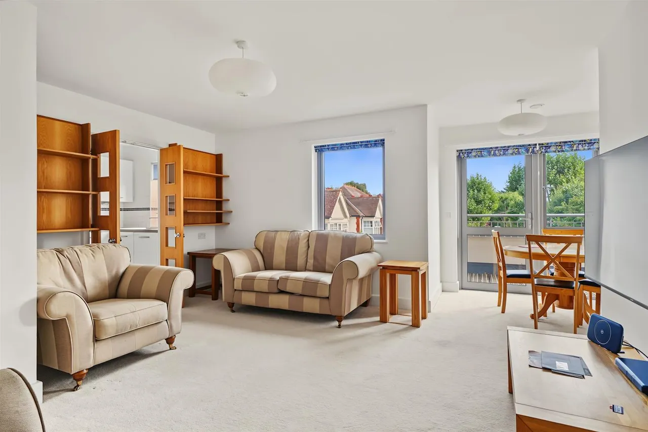 Kingston Road, Raynes Park, SW20, photo 2