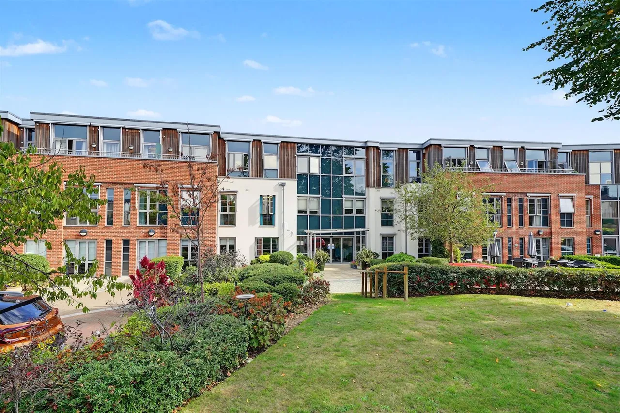1 bed flat for sale, Kingston Road, Raynes Park, SW20
