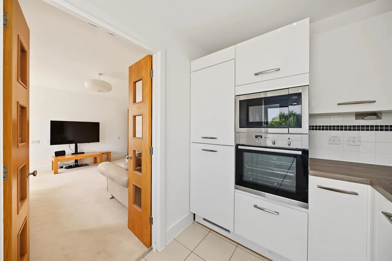 Kingston Road, Raynes Park, SW20, photo 15