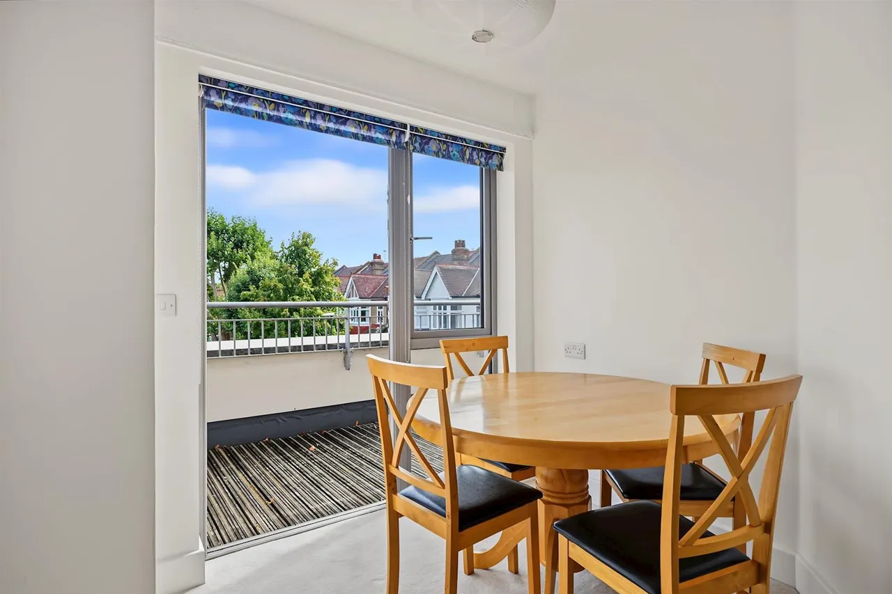 Kingston Road, Raynes Park, SW20, photo 9