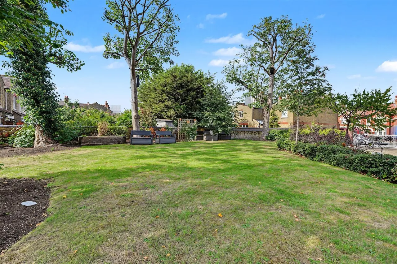 Kingston Road, Raynes Park, SW20, photo 11