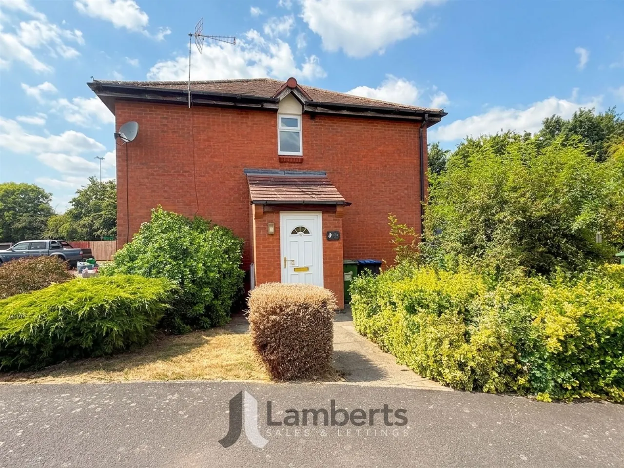 2 bed house for sale — 39 Abbeyfields Drive, Studley