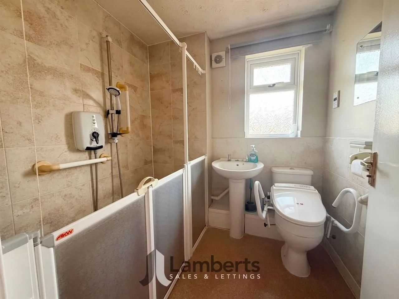 39 Abbeyfields Drive, Studley, photo 12