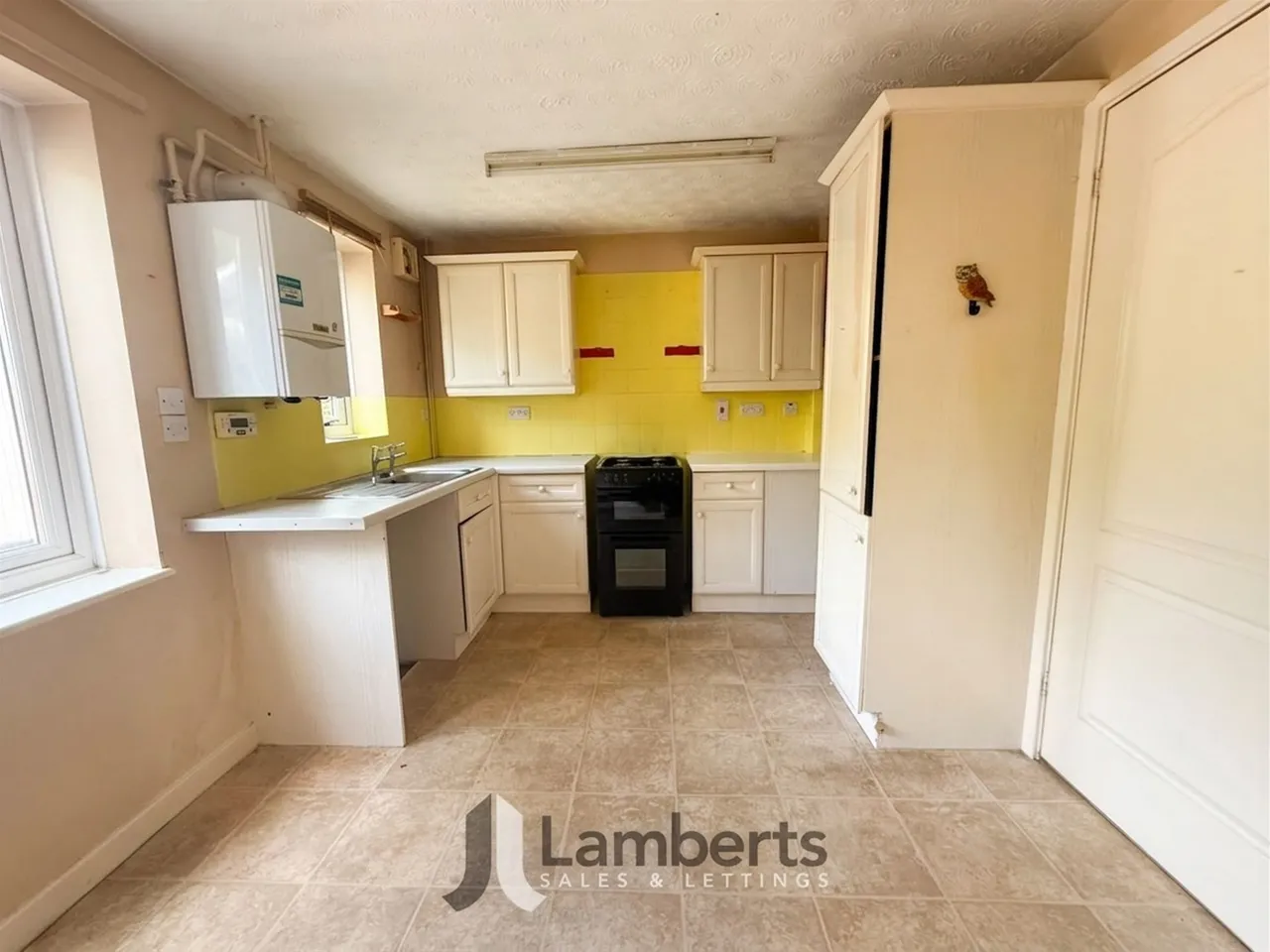 39 Abbeyfields Drive, Studley, photo 5