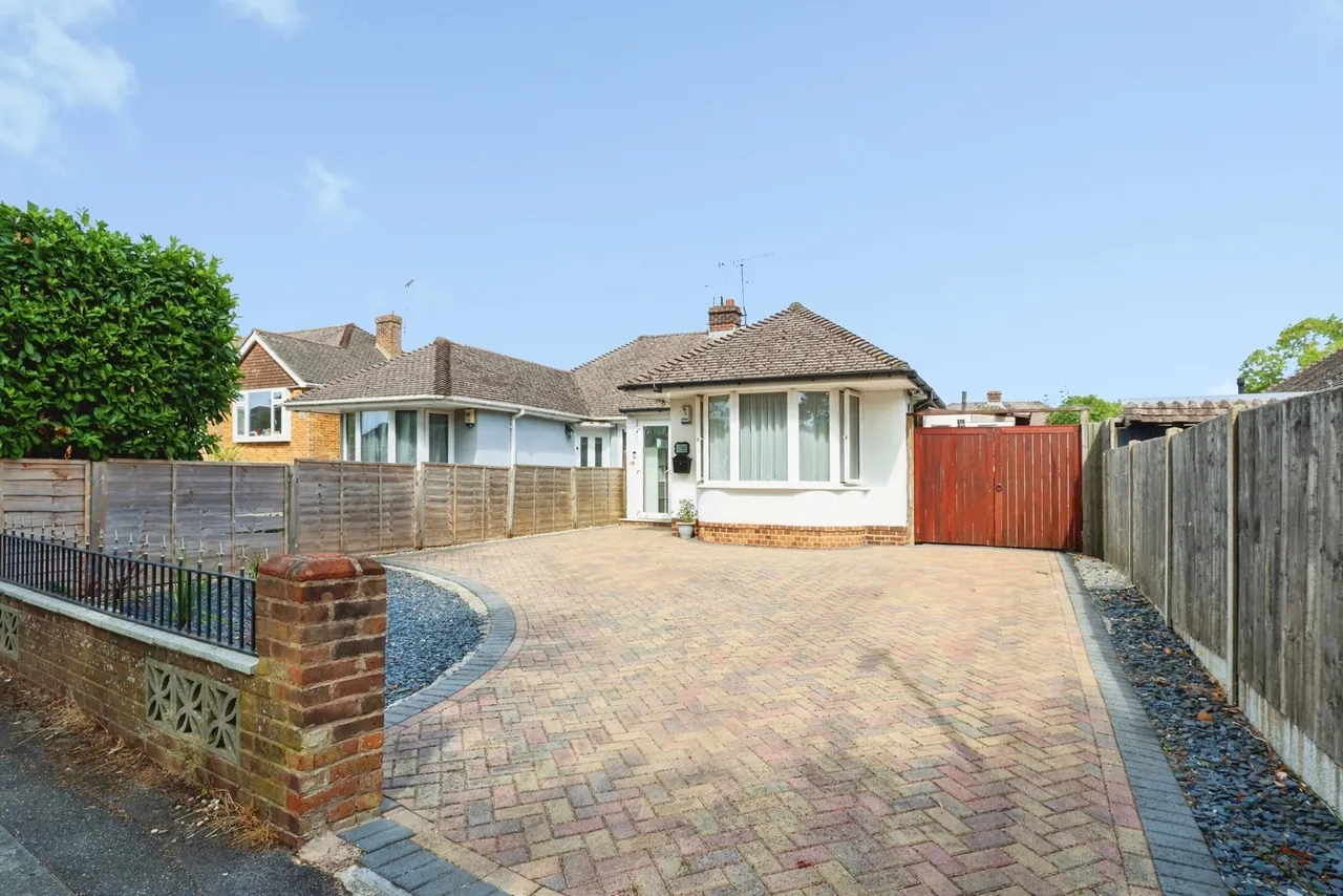 3 bed house for sale, Wimborne Road, Bearcross, BH11