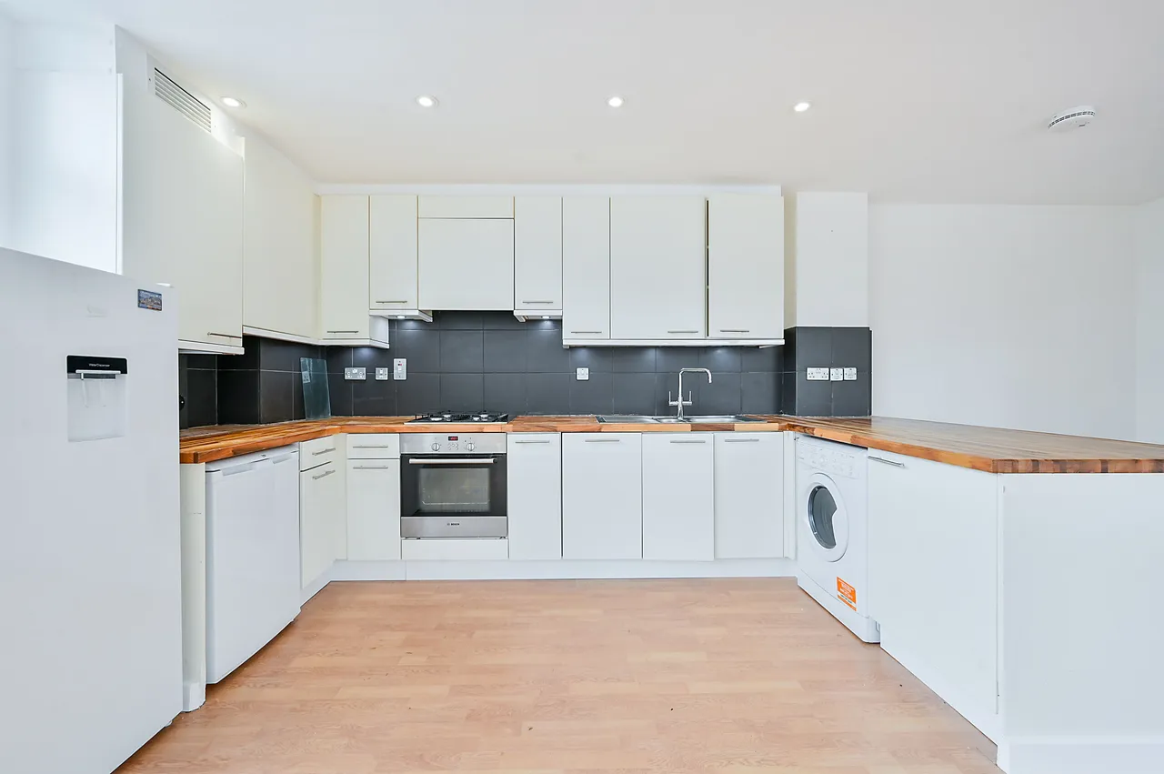 7 Woodgrange House, 429 Uxbridge Road, London, photo 3