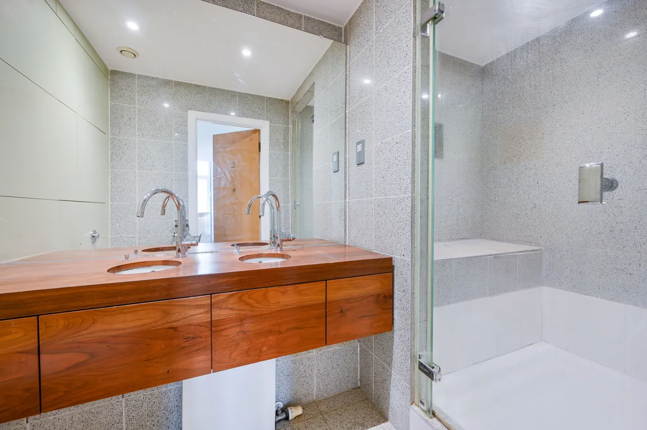 7 Woodgrange House, 429 Uxbridge Road, London, photo 7