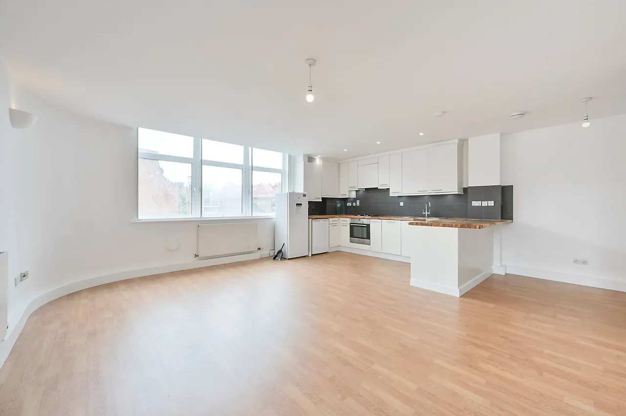 7 Woodgrange House, 429 Uxbridge Road, London, photo 2