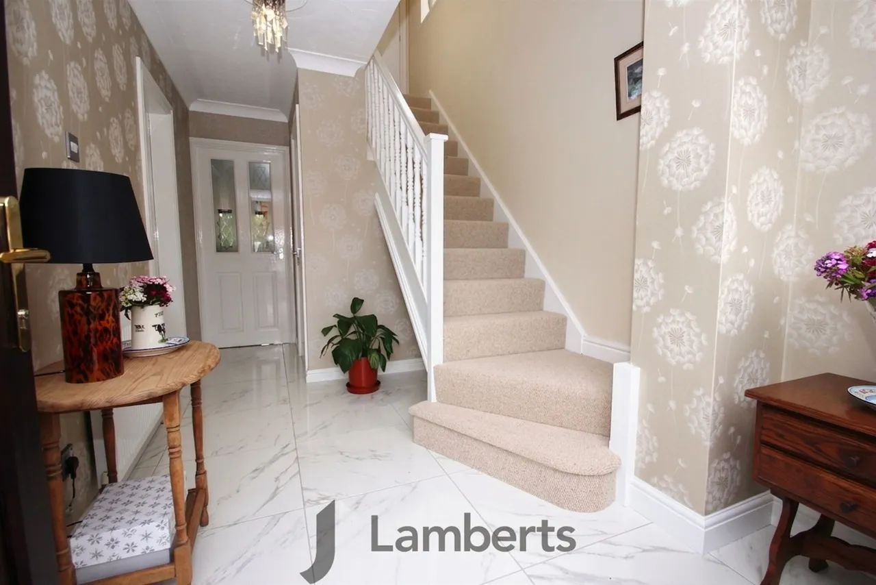 8 Riverside, Studley, photo 2
