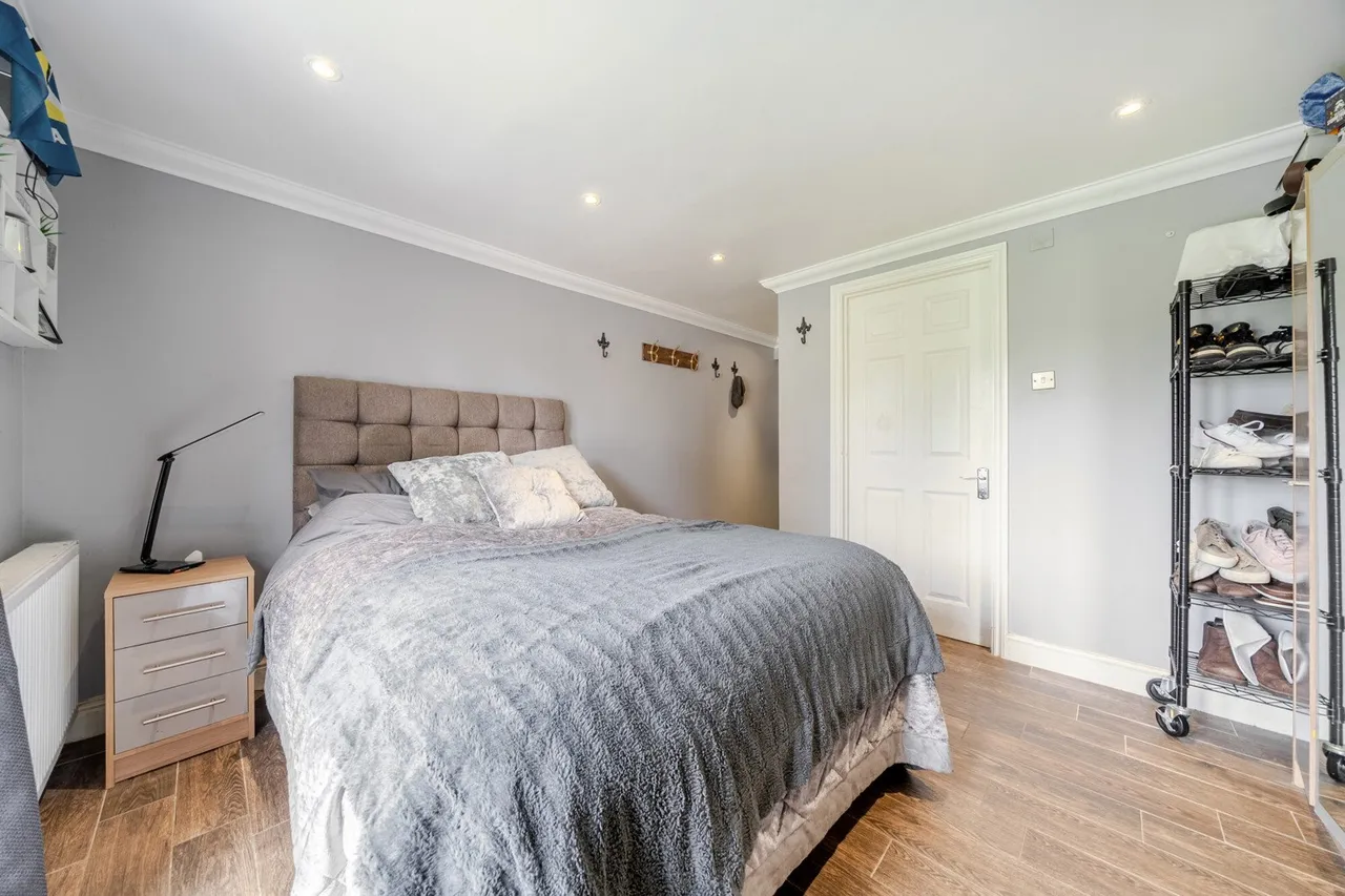 Eltham Palace Road, SE9, photo 31