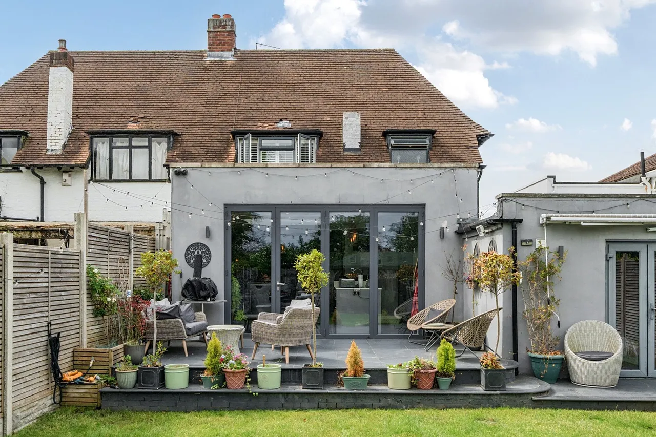 Eltham Palace Road, SE9, photo 27